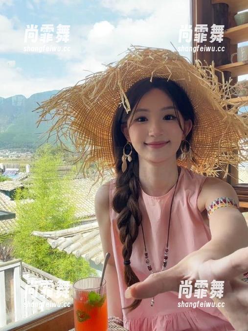 说好的蘑菇视频苹果版呢，隔三岔五也能拿到17c黑料的霓虹灯！