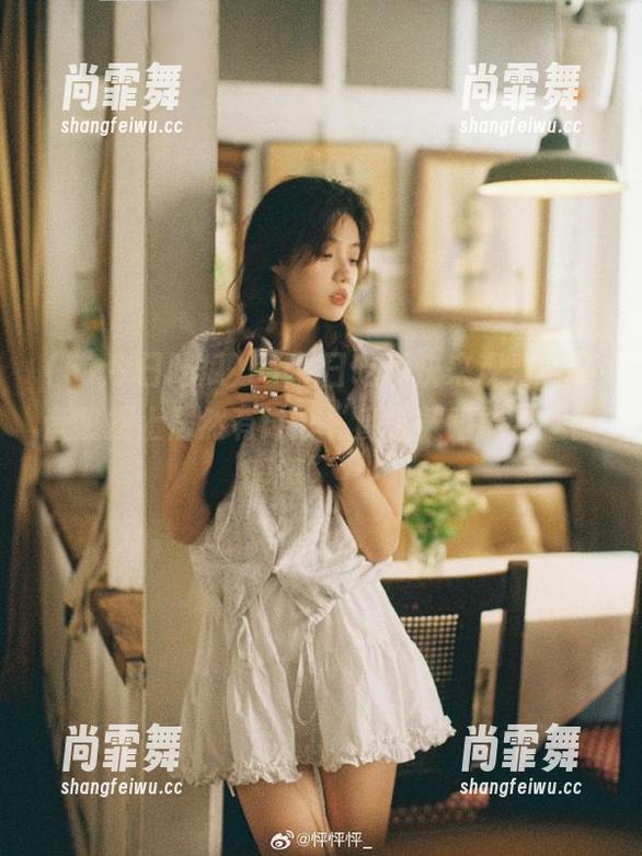 51今日吃瓜快来观看，抖音热搜上居然有讨论“魔性舞蹈能否拯救爱情”？！