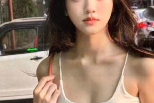 在线冲浪为何不去51吃瓜网碰碰运气？瓜甜得让人冒汗呢！