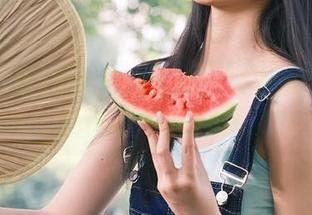 观看热辣黑料，91吃瓜带来最劲爆的八卦现场！