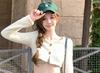 在92吃瓜首页修炼信息获取技能，恰好斜对着窗，神思飘到窗外飘荡