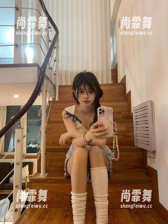 别再错过了，赶紧下载‘五一黑料’，瓜太多了心脏受不了！