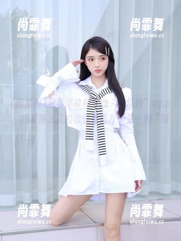 观看这款神奇的“吃瓜网”app，捧着爆米花的我恍如置身于另一种“现实”。