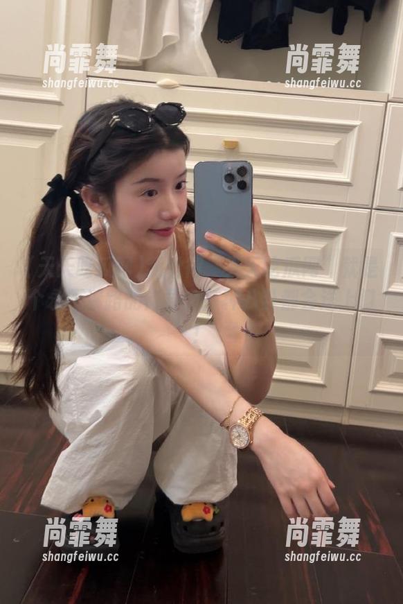 我觉得“天天吃瓜网”就是个永不迷路的向导，各种八卦都会送上门！
