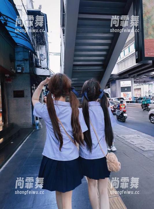 在网曝黑料网站里游荡，突然觉得生活的无聊像个棉花糖，只能慢慢融化。