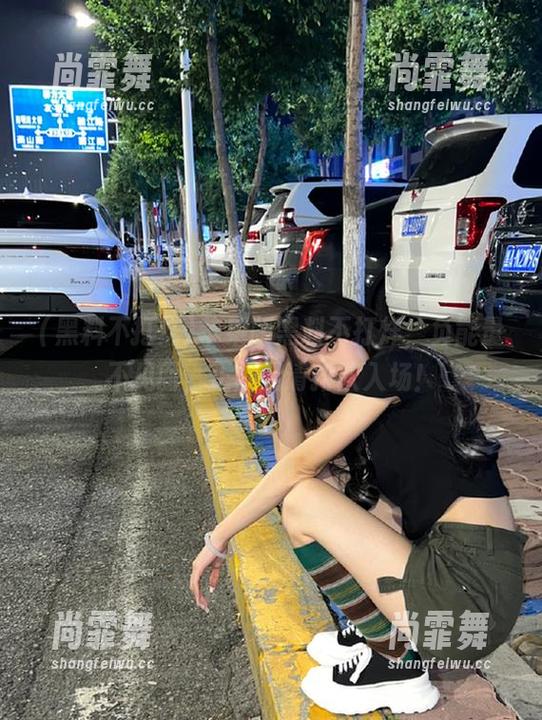 苹果版黑料不打烊，负能量不见面，正能量请排队入场！
