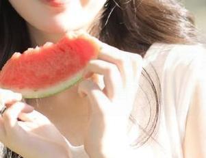 下载黑料吃瓜网苹果版之后，我只想默默地看着流行的风向…