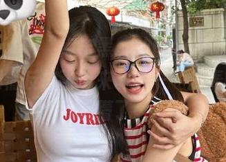 “点击黑料社区app链接，结果被剧情反转飞出来。”——我表示彻底的懵了。
